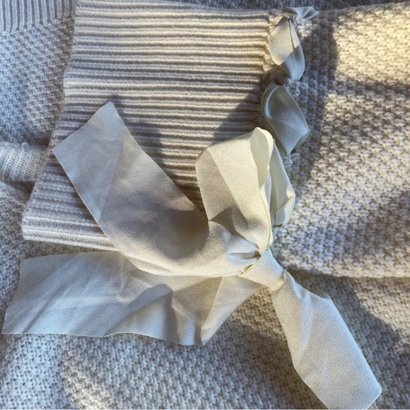 SOLD on Depop - Talbots Wool Crew Sweater Ribbon Bow Bell Sleeve Ivory White XL - Picture 5 of 15